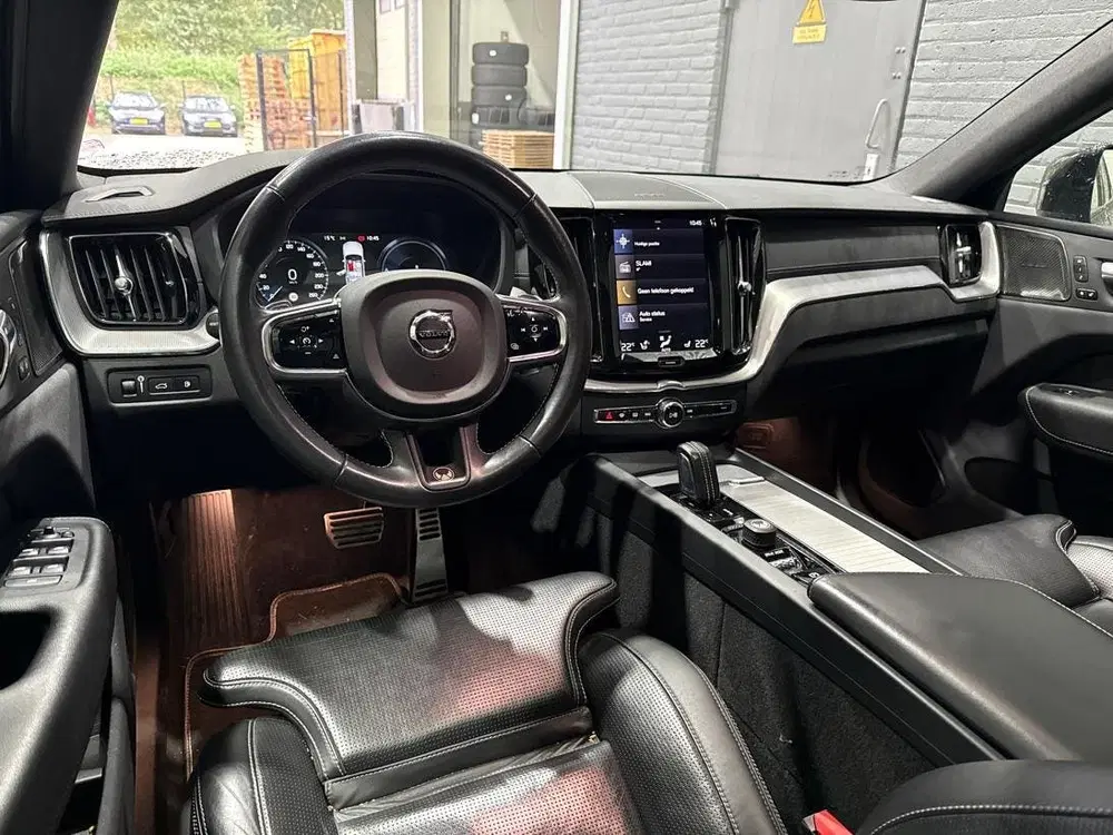 Volvo XC60 T8 R-Design uit 2019, foto 5