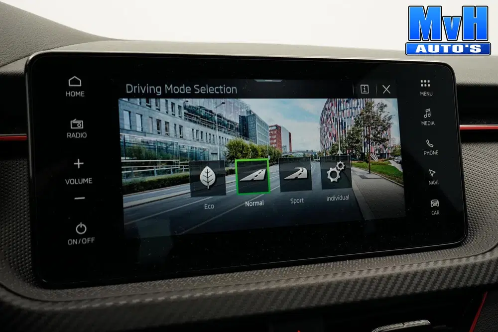 Skoda Kamiq 1.0 TSI Monte Carlo uit 2024, foto 9