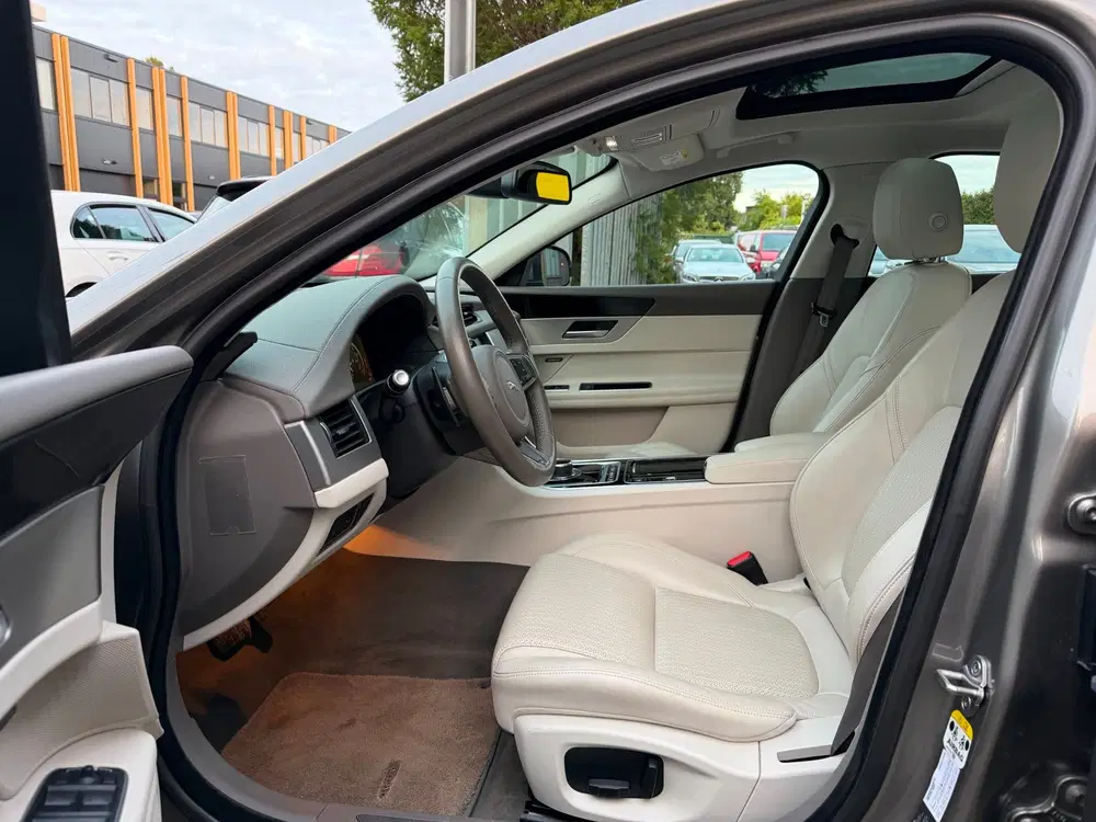 Jaguar XF 2.0 Portfolio uit 2019, foto 14