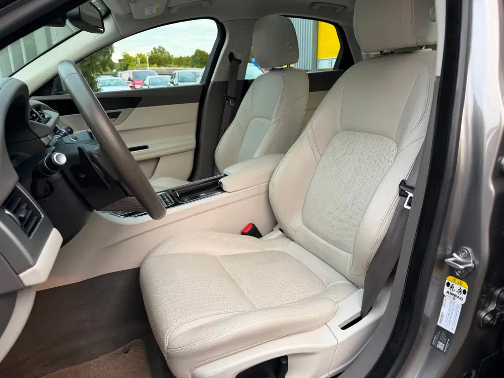Jaguar XF 2.0 Portfolio uit 2019, foto 15