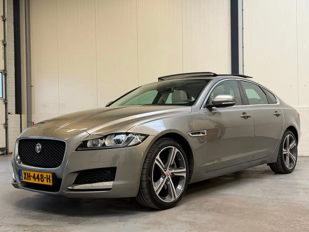 Jaguar XF 2.0 Portfolio uit 2019, foto 2
