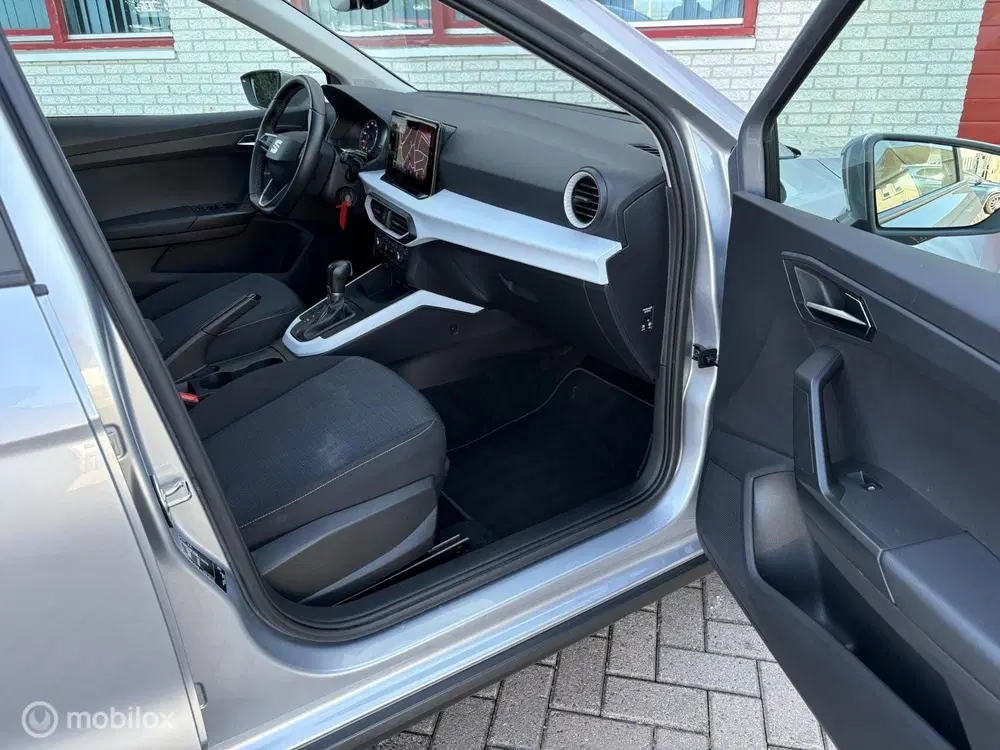 SEAT Arona 1.0 TSI Style Business Connect uit 2022, foto 11