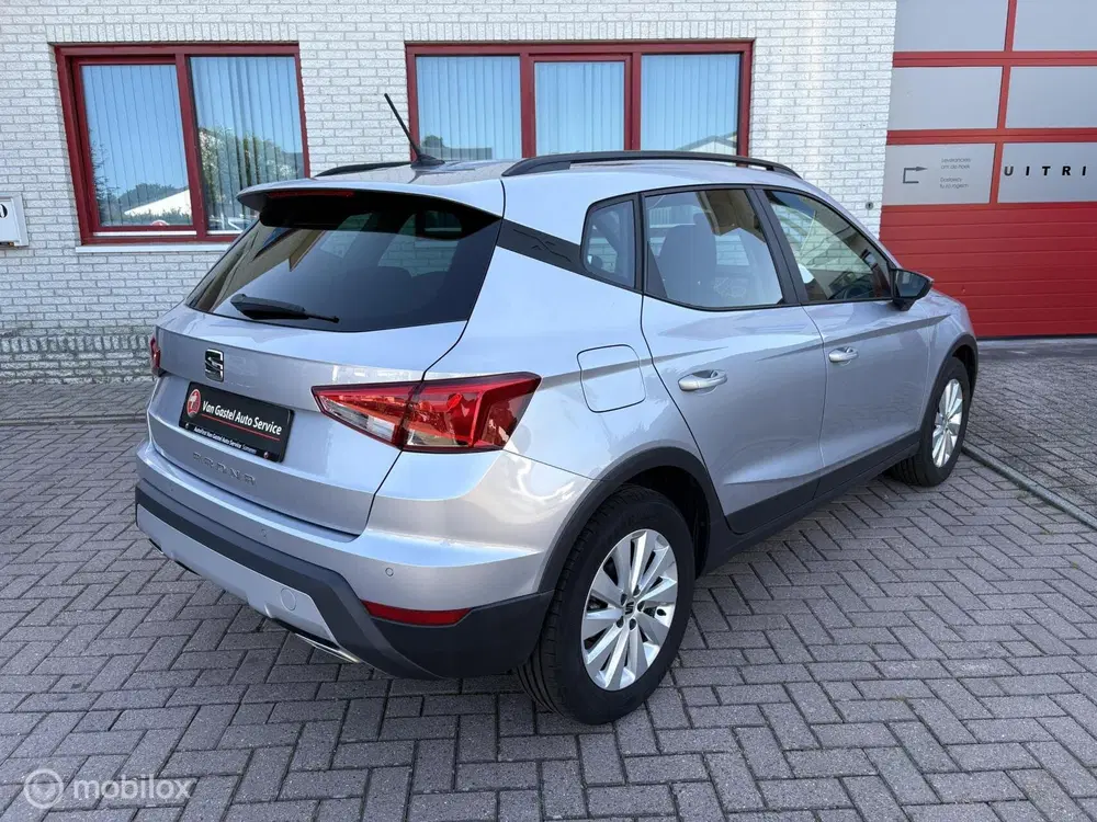 SEAT Arona 1.0 TSI Style Business Connect uit 2022, foto 4