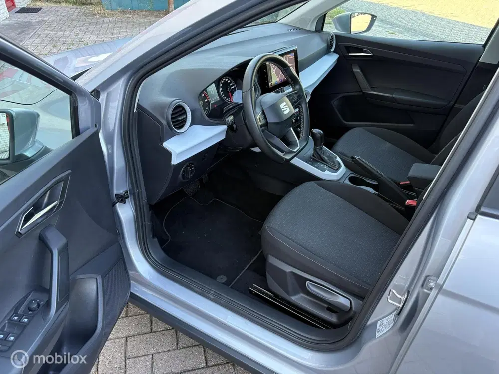 SEAT Arona 1.0 TSI Style Business Connect uit 2022, foto 9