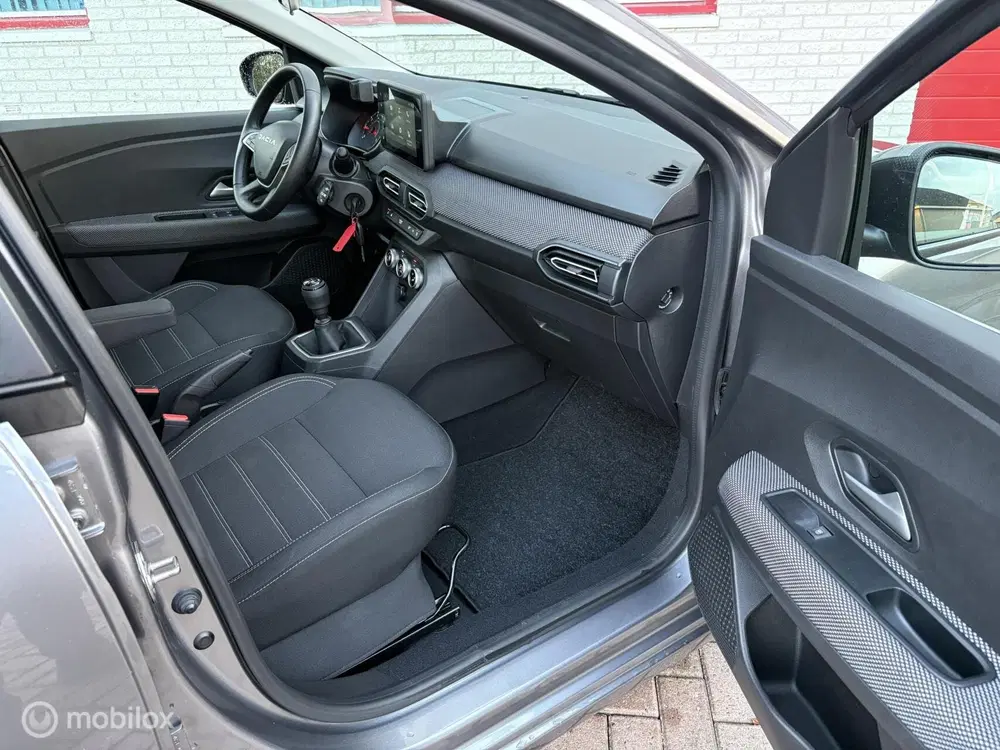 Dacia Sandero 1.0 TCe 90 Expression uit 2025, foto 9