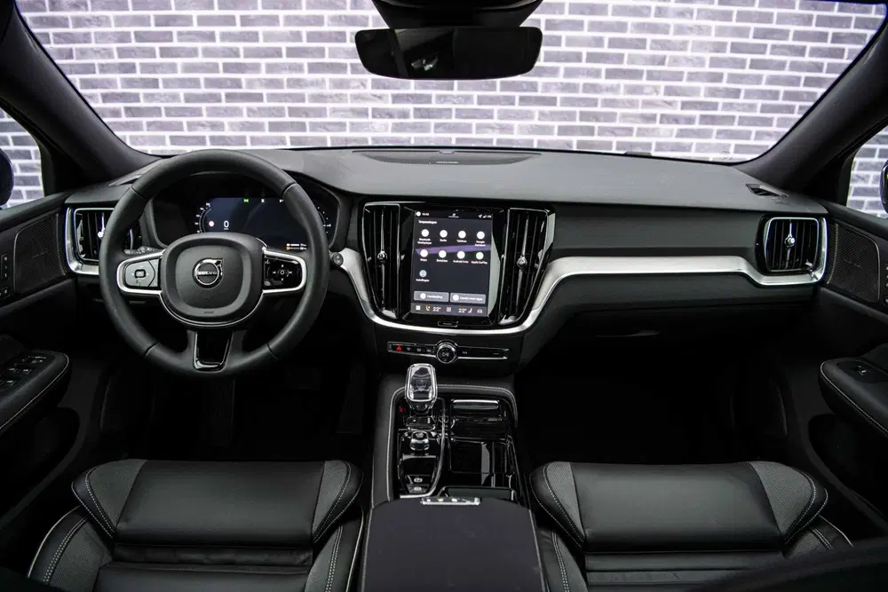 Volvo V60 2.0 T6 Plug-in hybrid AWD Ultra Dark uit 2026, foto 4