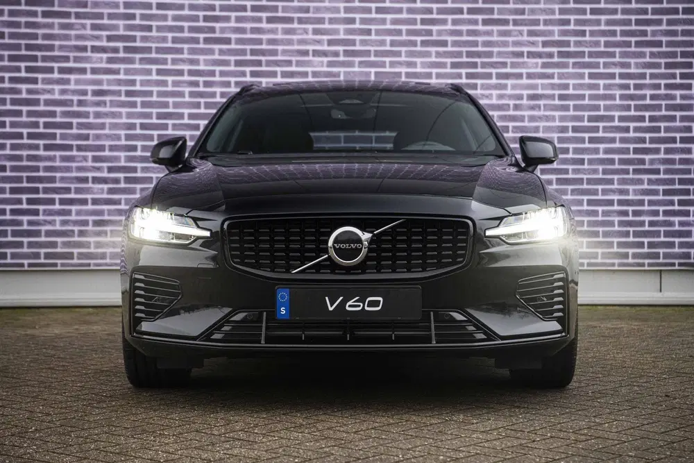 Volvo V60 2.0 T6 Plug-in hybrid AWD Ultra Dark uit 2026, foto 8