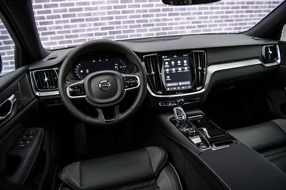 Volvo V60 2.0 T6 Plug-in hybrid AWD Ultra Dark uit 2026, foto 9