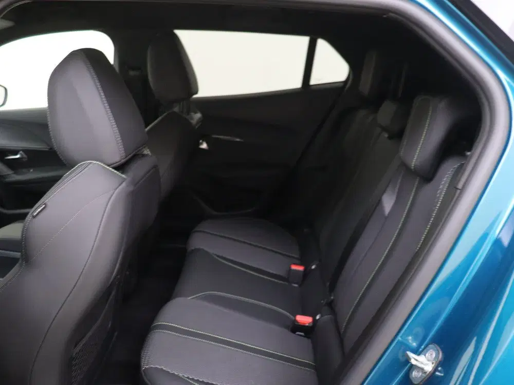 Peugeot 2008 1.2 Hybrid 145 GT Hybrid uit 2025, foto 12