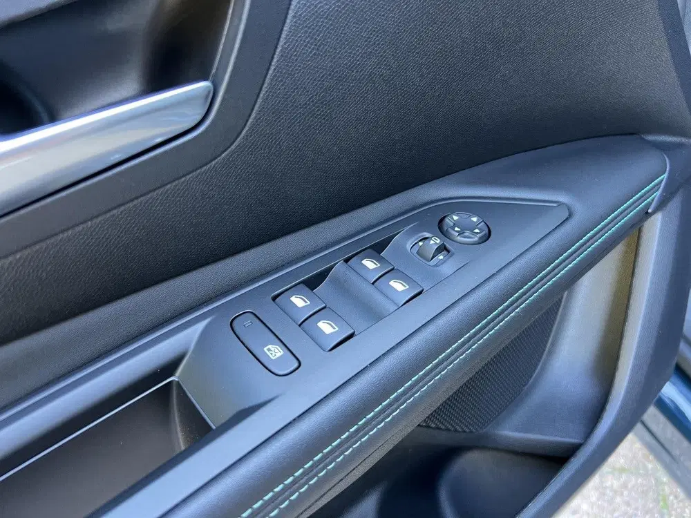 Peugeot 3008 1.6 HYbrid 225 Active Pack Business Automa uit 2024, foto 14