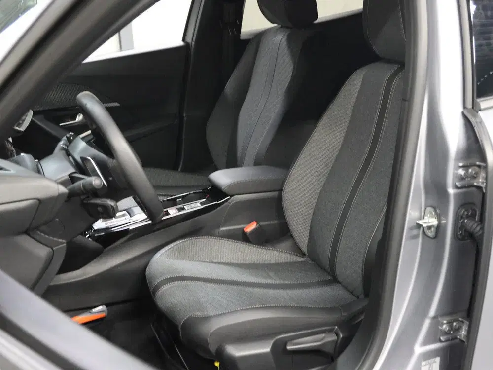 Peugeot 2008 1.2 Hybrid 145PK Allure uit 2025, foto 11