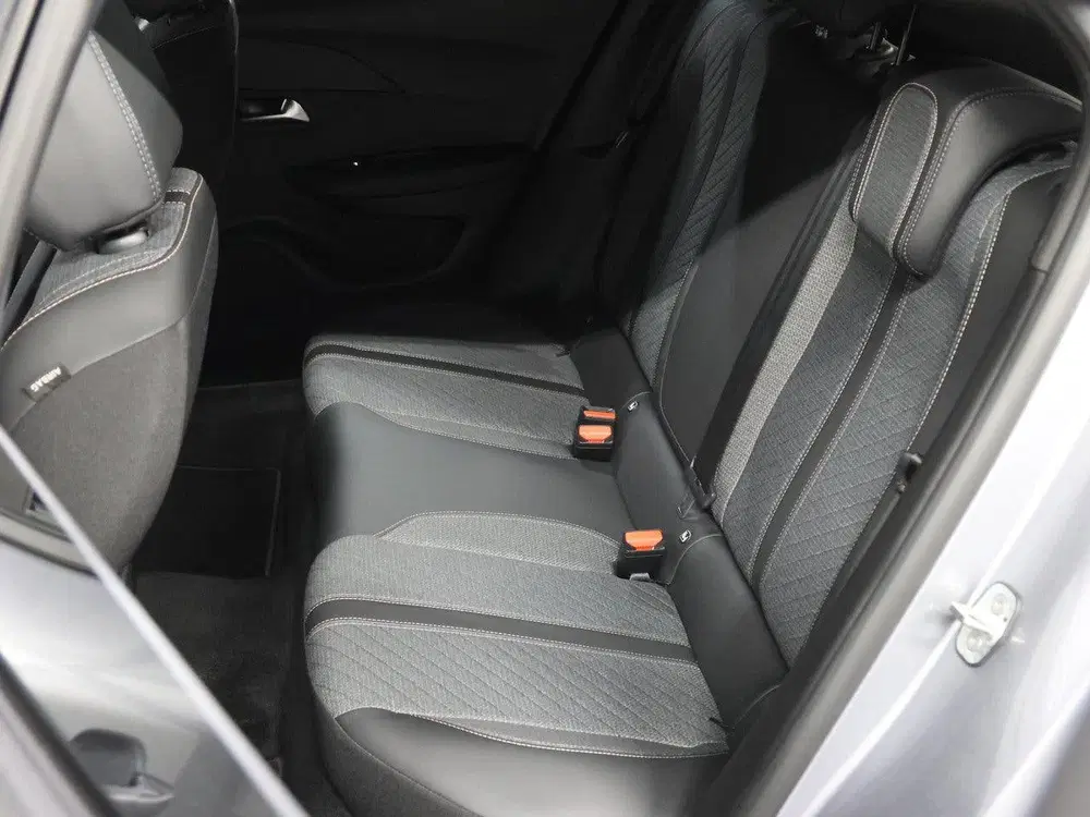 Peugeot 2008 1.2 Hybrid 145PK Allure uit 2025, foto 15