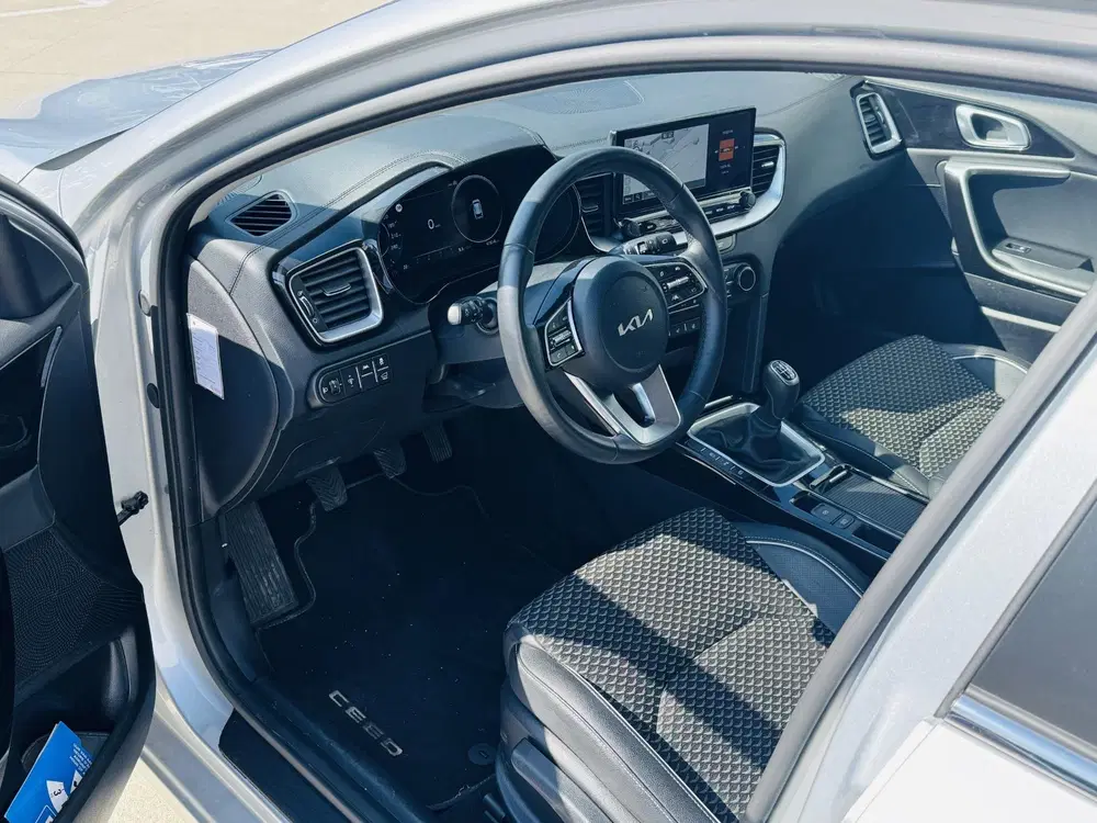 Kia Ceed 1.0 T-GDi DynamicPlusLine Navi uit 2024, foto 3
