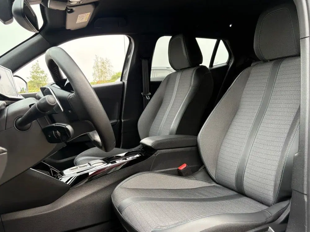 Peugeot 2008 1.2 PURETECH ALLURE AUT. 130PK LED NAVI CA uit 2023, foto 5
