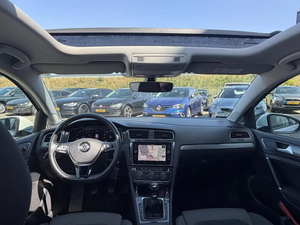 Volkswagen Golf 1.5 TSI Highline Pano dak uit 2019, foto 2