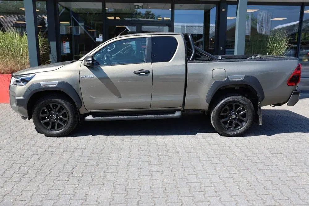 Toyota Hilux 2.8 D-4D X-TRA CAB INVINCIBLE A uit 2021, foto 2