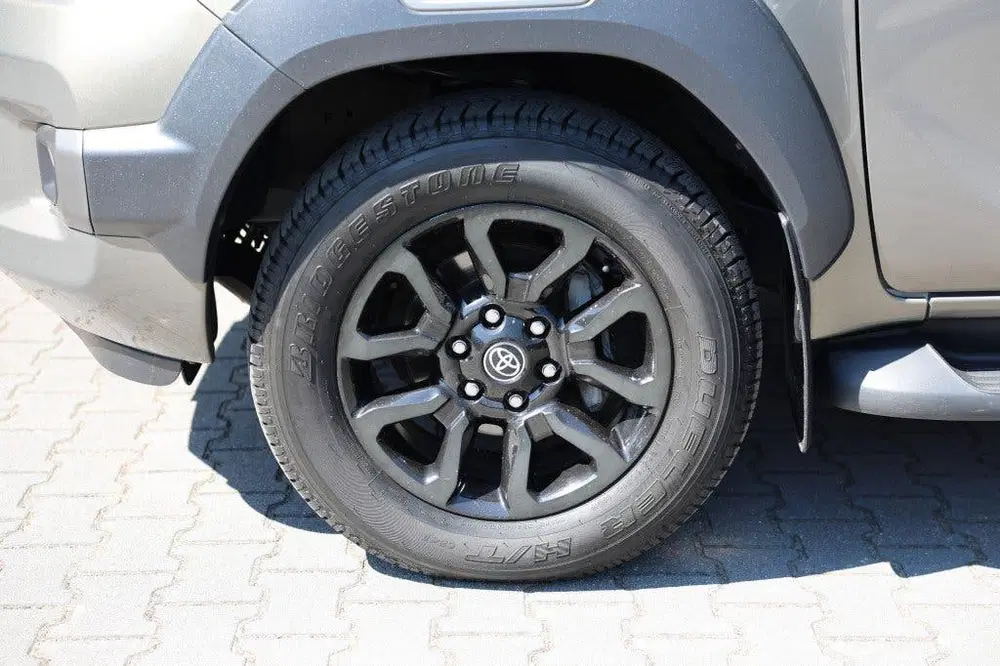Toyota Hilux 2.8 D-4D X-TRA CAB INVINCIBLE A uit 2021, foto 3