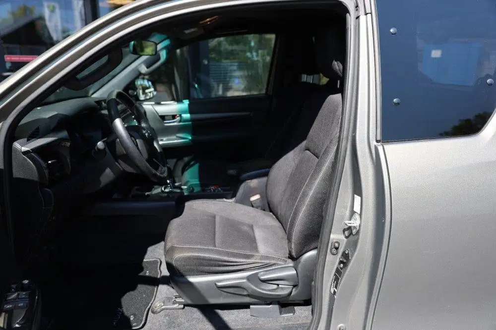 Toyota Hilux 2.8 D-4D X-TRA CAB INVINCIBLE A uit 2021, foto 8