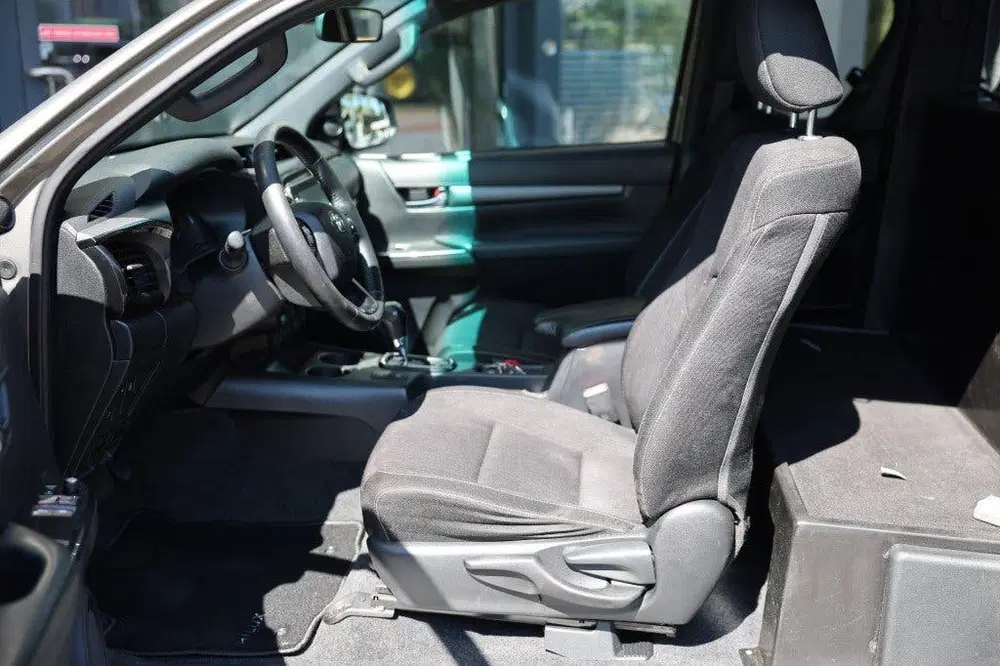 Toyota Hilux 2.8 D-4D X-TRA CAB INVINCIBLE A uit 2021, foto 9