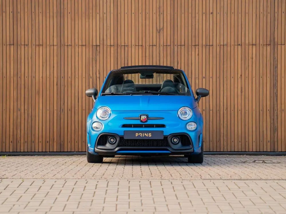 Abarth 595C Competizione uit 2022, foto 2