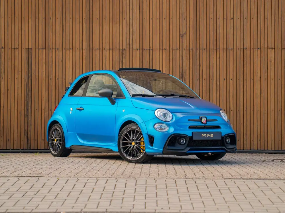 Abarth 595C Competizione uit 2022, foto 3