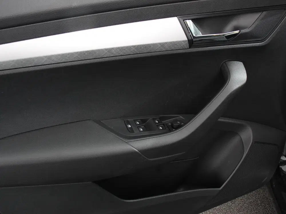 Skoda Karoq 1.5 TSI 150pk DSG ACT Selection DEMO Navig uit 2025, foto 13
