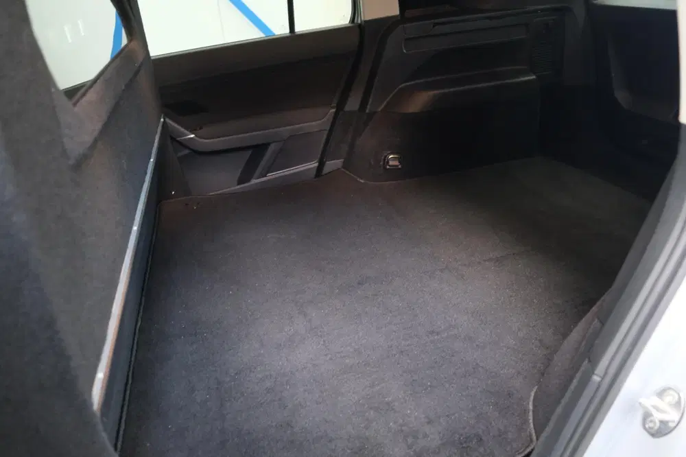 Volkswagen Touran 2.0 TDI 150 PK DSG > Grijskenteken < uit 2021, foto 10