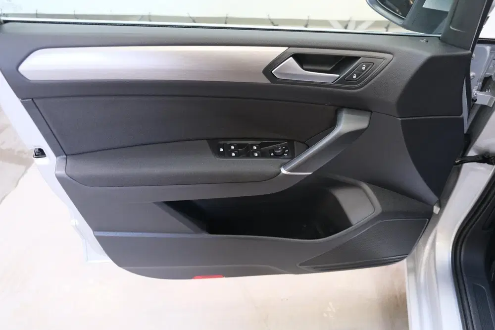 Volkswagen Touran 2.0 TDI 150 PK DSG > Grijskenteken < uit 2021, foto 11