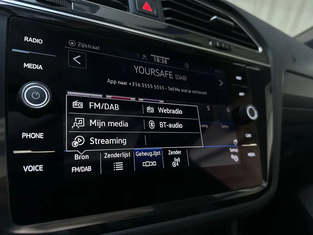 Volkswagen Tiguan 1.5 TSI 150pk DSG R-Line Panoramadak Alcan uit 2022, foto 15