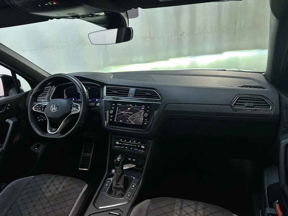 Volkswagen Tiguan 1.5 TSI 150pk DSG R-Line Panoramadak Alcan uit 2022, foto 2