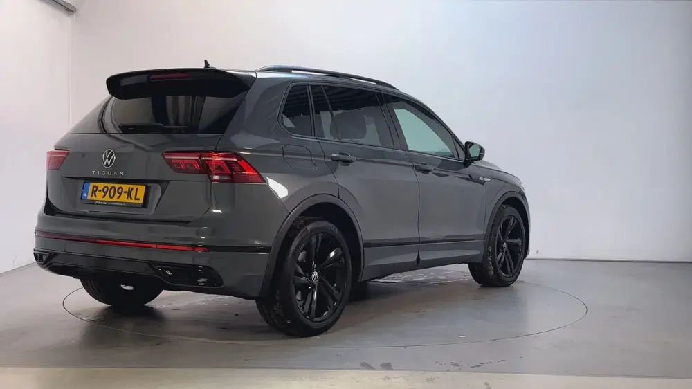 Volkswagen Tiguan 1.5 TSI 150pk DSG R-Line Panoramadak Alcan uit 2022, foto 3