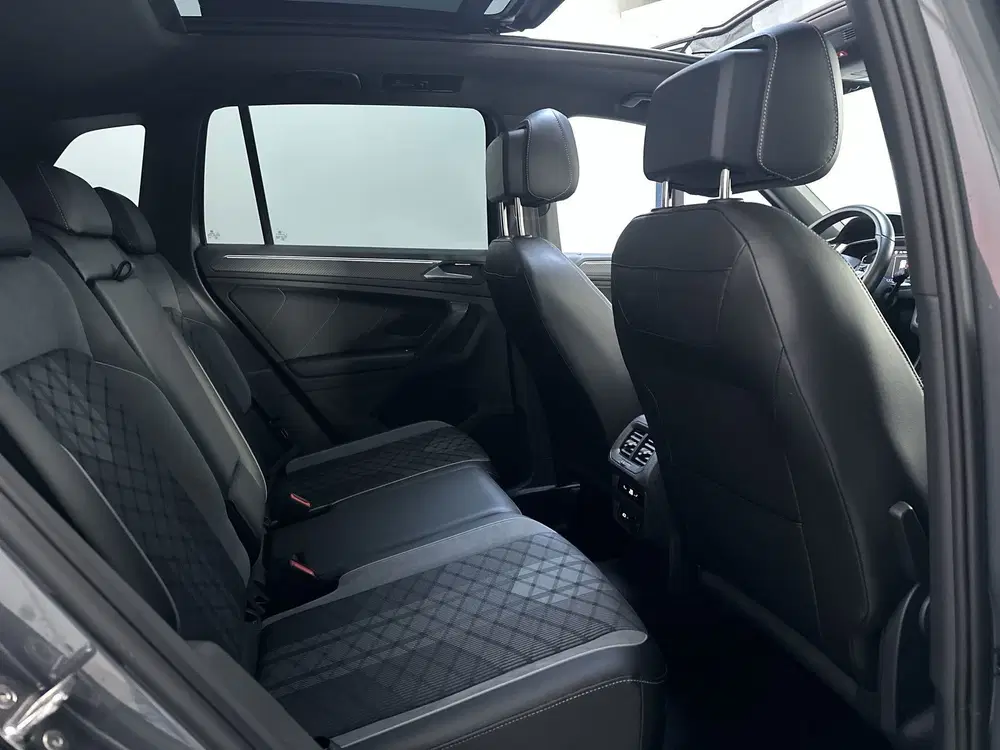 Volkswagen Tiguan 1.5 TSI 150pk DSG R-Line Panoramadak Alcan uit 2022, foto 9