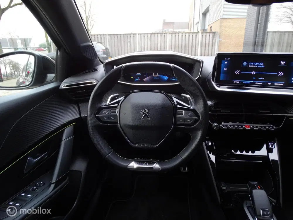 Peugeot 208 1.2 PureTech GT uit 2021, foto 10