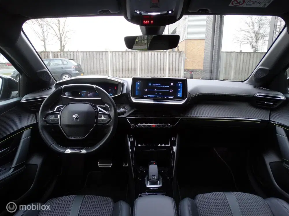 Peugeot 208 1.2 PureTech GT uit 2021, foto 9