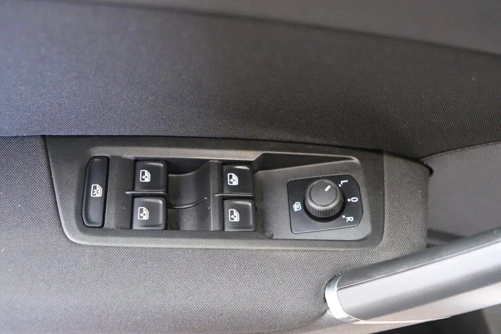 Volkswagen Touran 2.0 TDI 150 PK DSG > Grijskenteken < uit 2021, foto 12