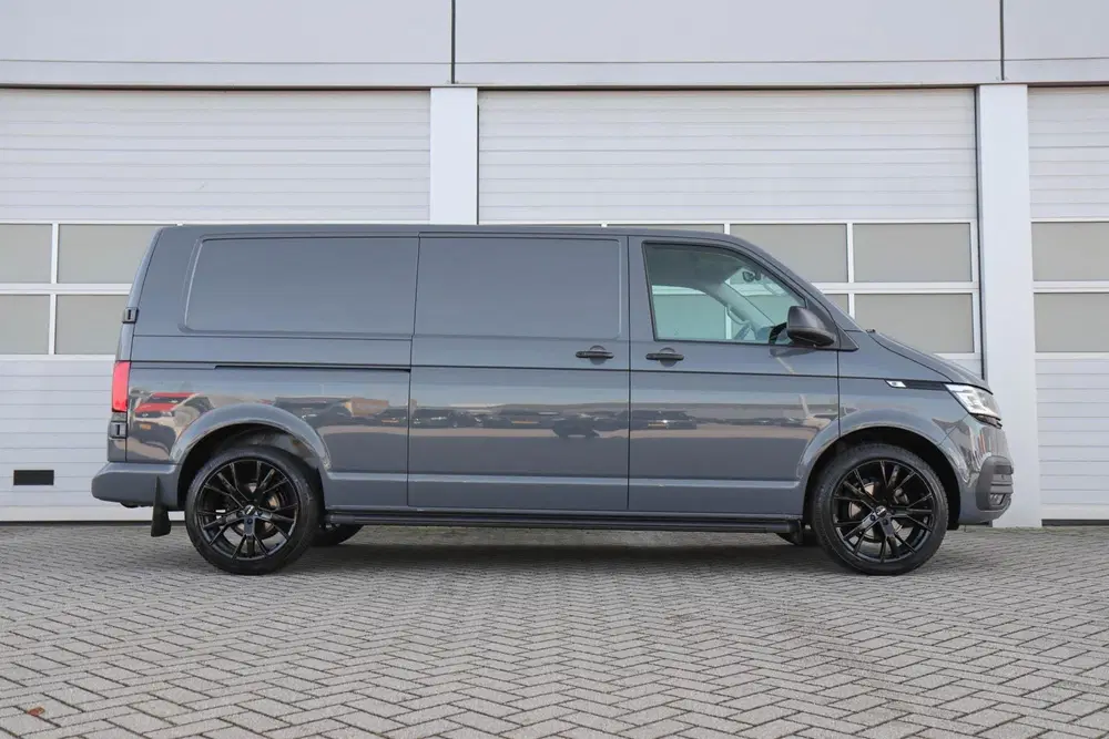Volkswagen Transporter 2.0 TDI 150pk DSG L2H1 30 Highline uit 2023, foto 3