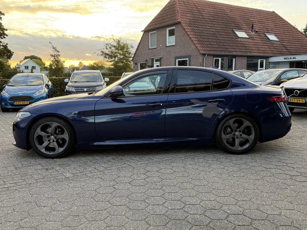 Alfa Romeo Giulia 2.0T B-Tech NAVI uit 2019, foto 2