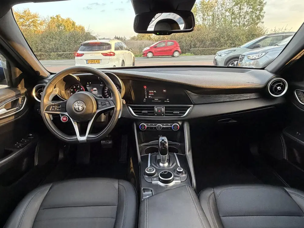 Alfa Romeo Giulia 2.0T B-Tech NAVI uit 2019, foto 3