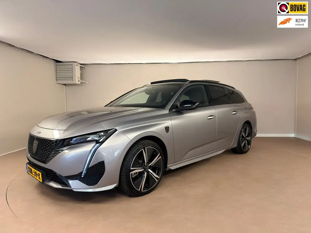 Peugeot 308 1.6 Plug-in Hybrid 225 GT uit 2023