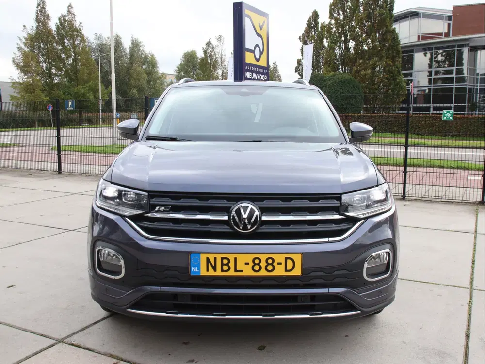 Volkswagen T-Cross 1.0 TSI R-Line Automaat uit 2022, foto 2