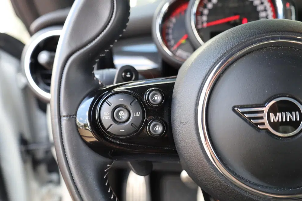Mini Cabrio John Cooper Works uit 2019, foto 12