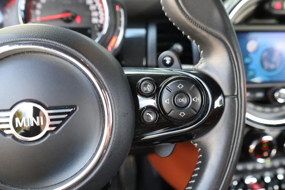 Mini Cabrio John Cooper Works uit 2019, foto 13