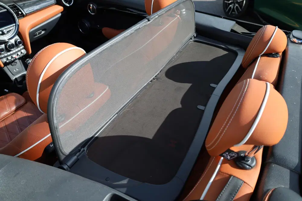 Mini Cabrio John Cooper Works uit 2019, foto 15