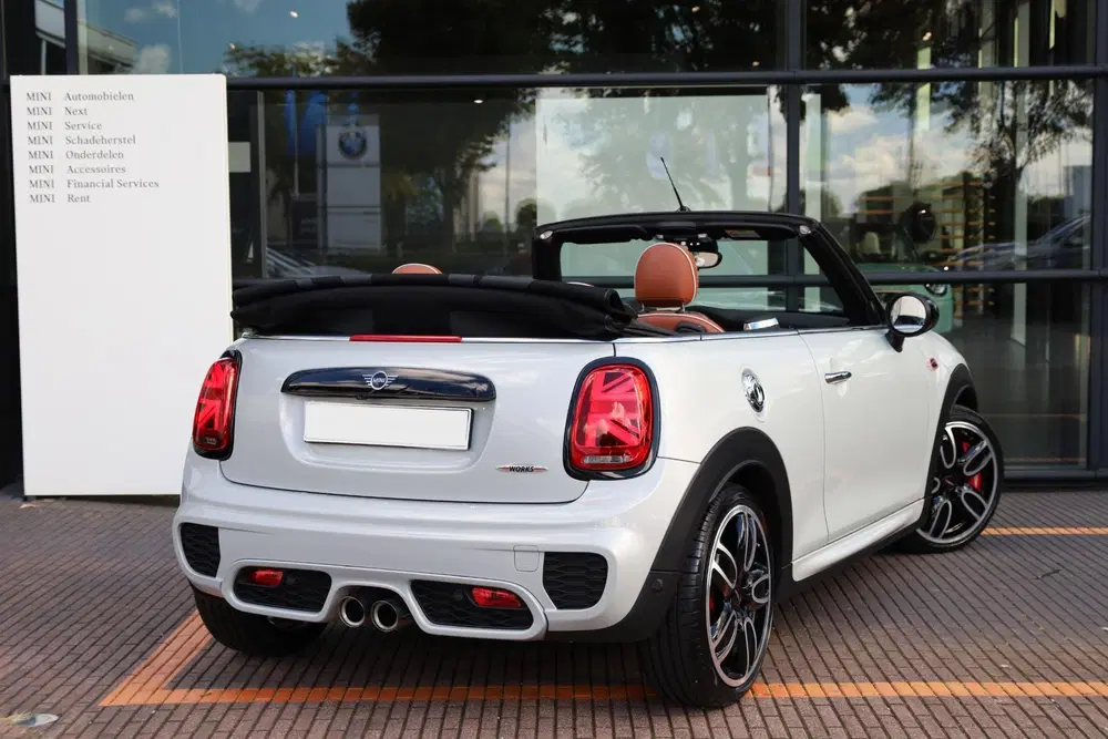 Mini Cabrio John Cooper Works uit 2019, foto 2