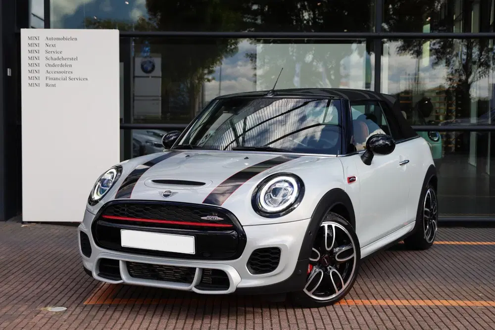 Mini Cabrio John Cooper Works uit 2019, foto 3