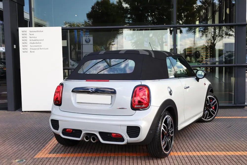 Mini Cabrio John Cooper Works uit 2019, foto 4