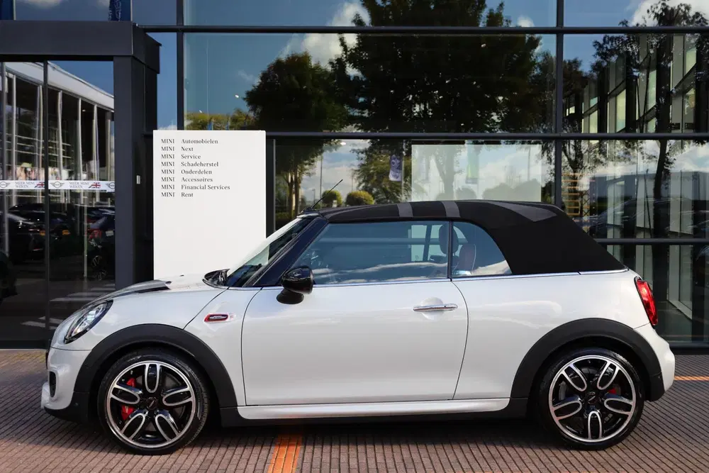 Mini Cabrio John Cooper Works uit 2019, foto 5