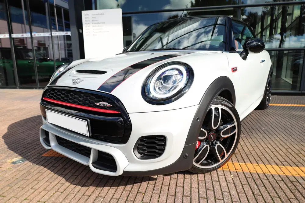 Mini Cabrio John Cooper Works uit 2019, foto 9