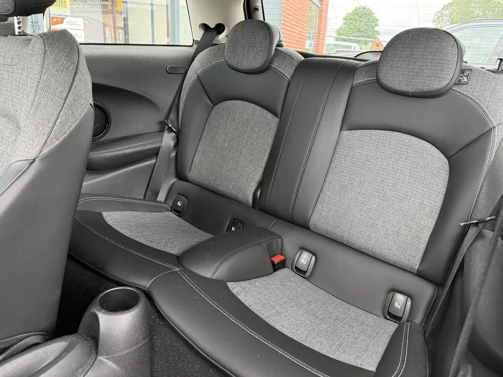 Mini Cooper 1.5 Cooper Business Edition Navigatie S uit 2022, foto 10