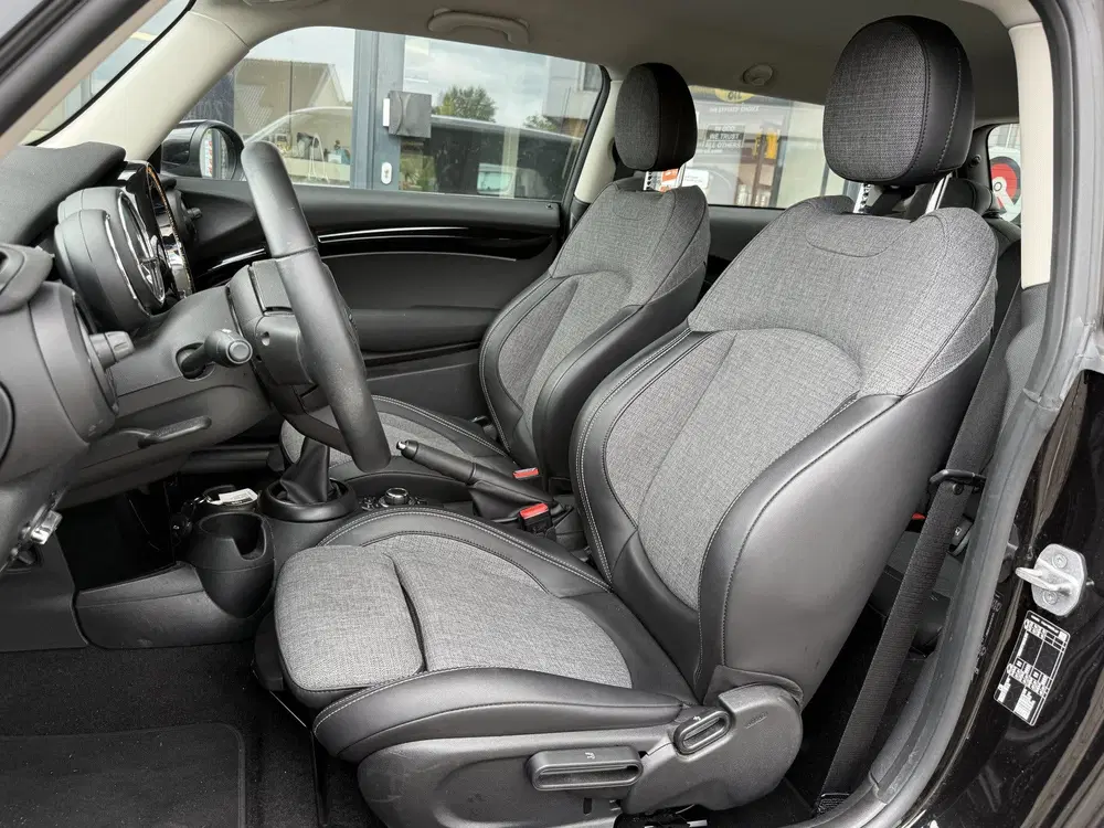 Mini Cooper 1.5 Cooper Business Edition Navigatie S uit 2022, foto 9